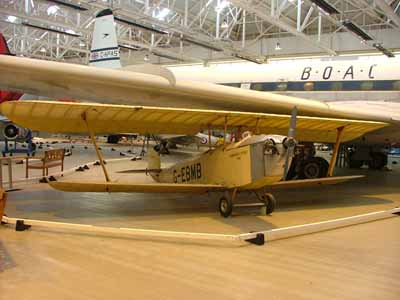 Hawker Sygnet under the wing of a Comet